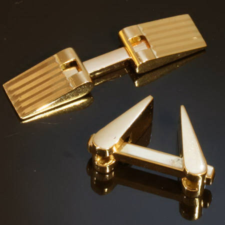 Strong design golden estate cufflinks from the fifties