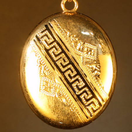 Antique pendants under $700