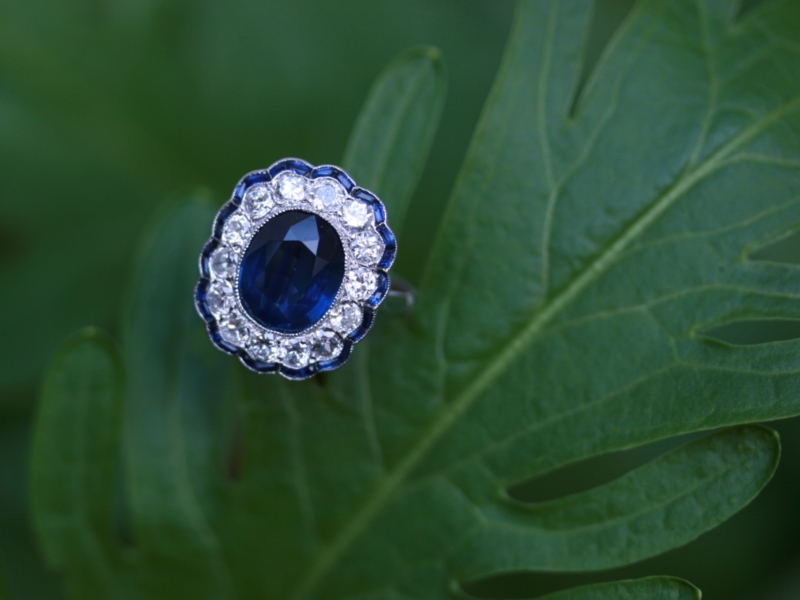 Magnificent diamond and sapphire Art Deco platinum engagement ring anniversary ring from the antique jewelry collection of Adin Antique Jewelry Store, Antwerp, Belgium