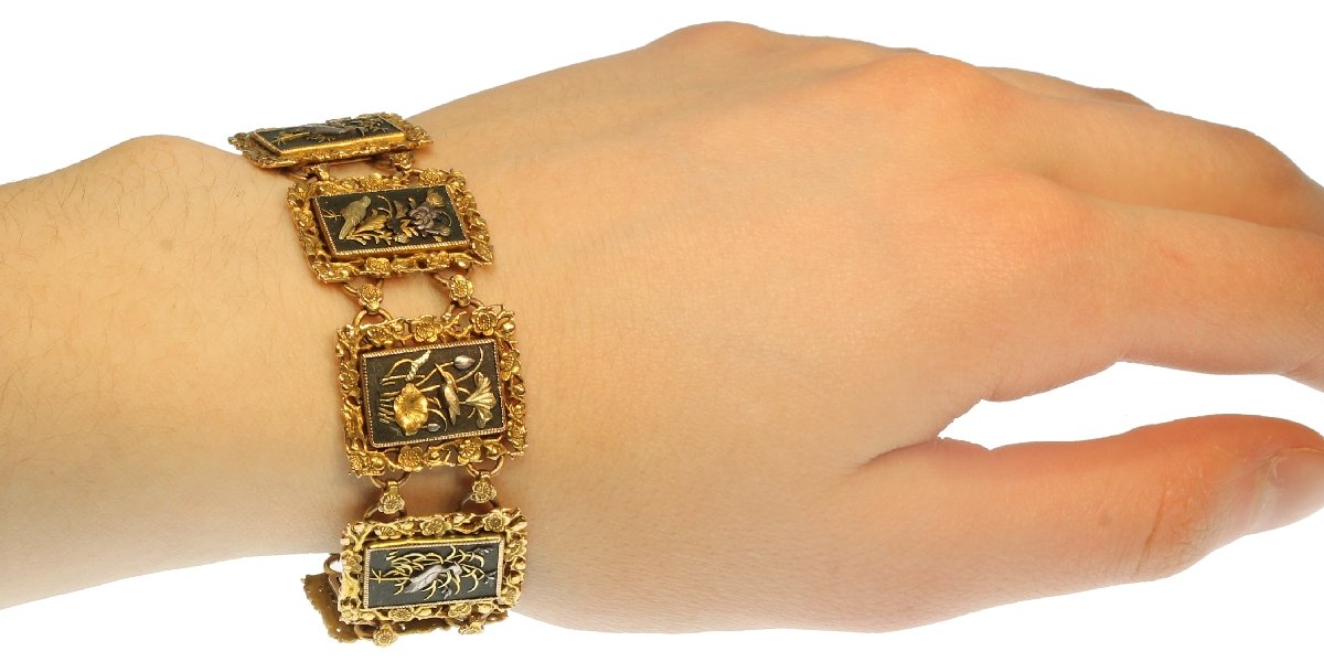 High quality gold Victorian bracelet in damascene or zougan or shakudo technique