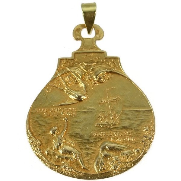 Super romantic French gold vintage pendant