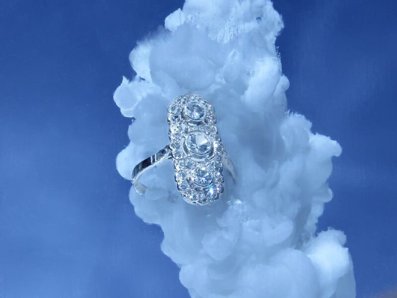 Click the picture to get to see this Art Deco engagement ring platinum and diamonds.