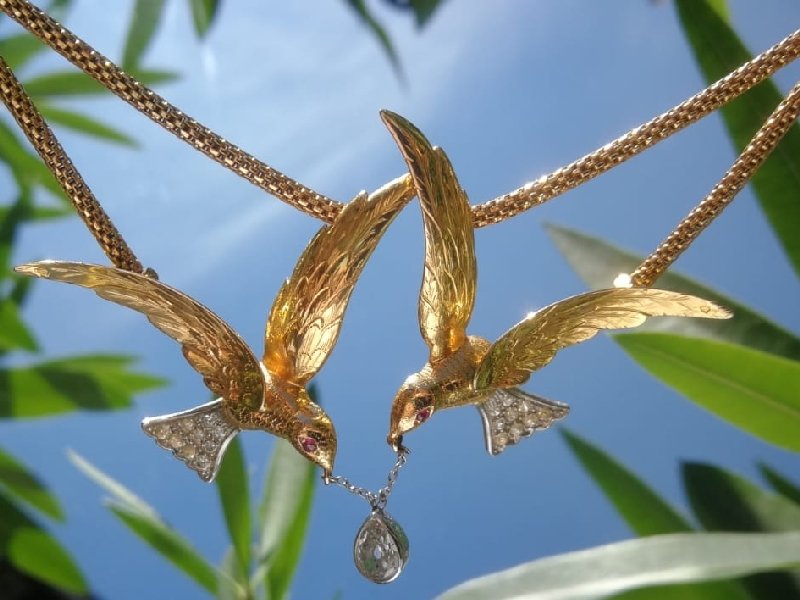 Click the picture to get to see this French Fifties necklace with two flying swallows carrying a pear shaped diamond.