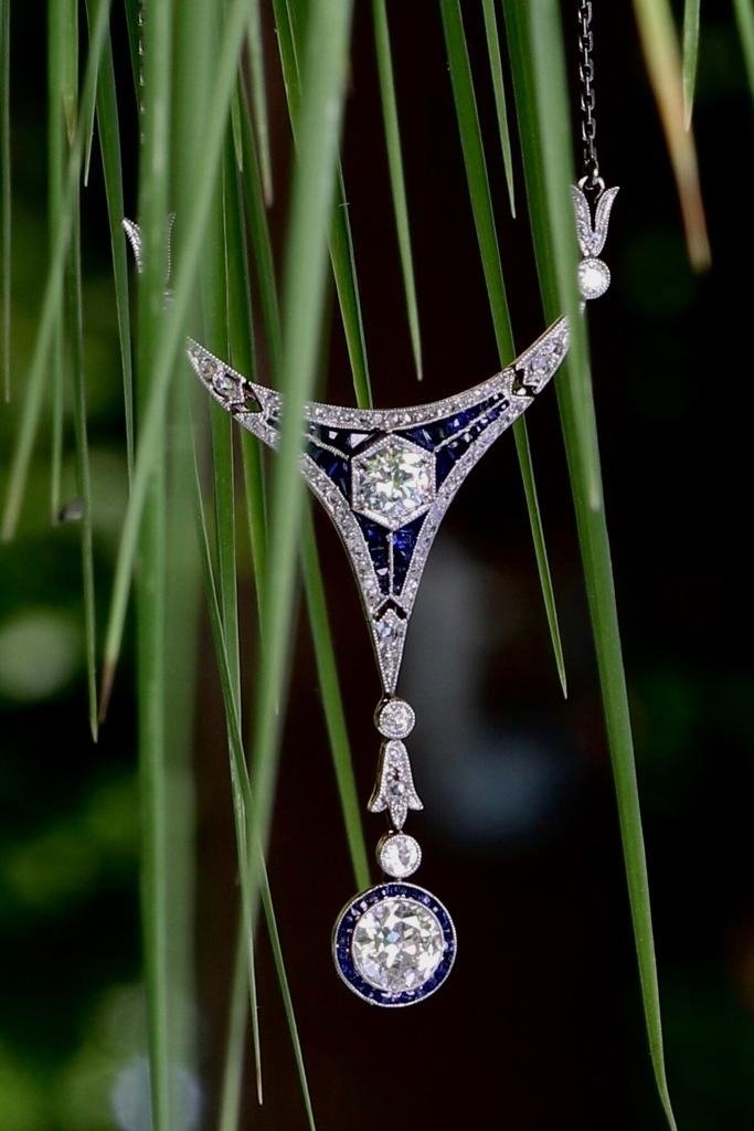 Click the picture to get to see this Art Deco Belle Epoque pendant with big brilliants and calibrated sapphires.