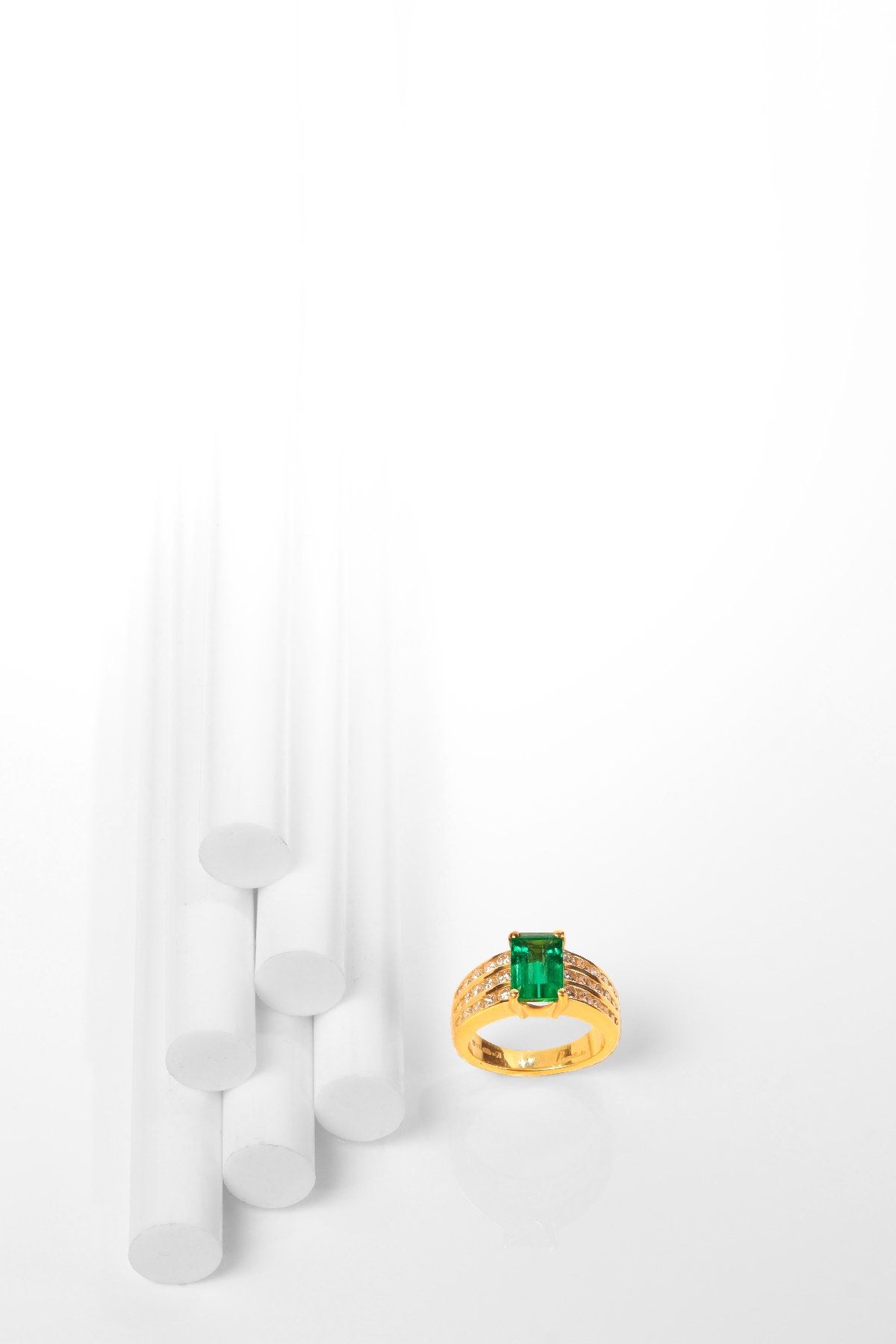 Click the picture to get to see this Vintage Kutchinsky 2.33 Carat Natural Emerald & Diamond 18 Karat Yellow Gold Ring.