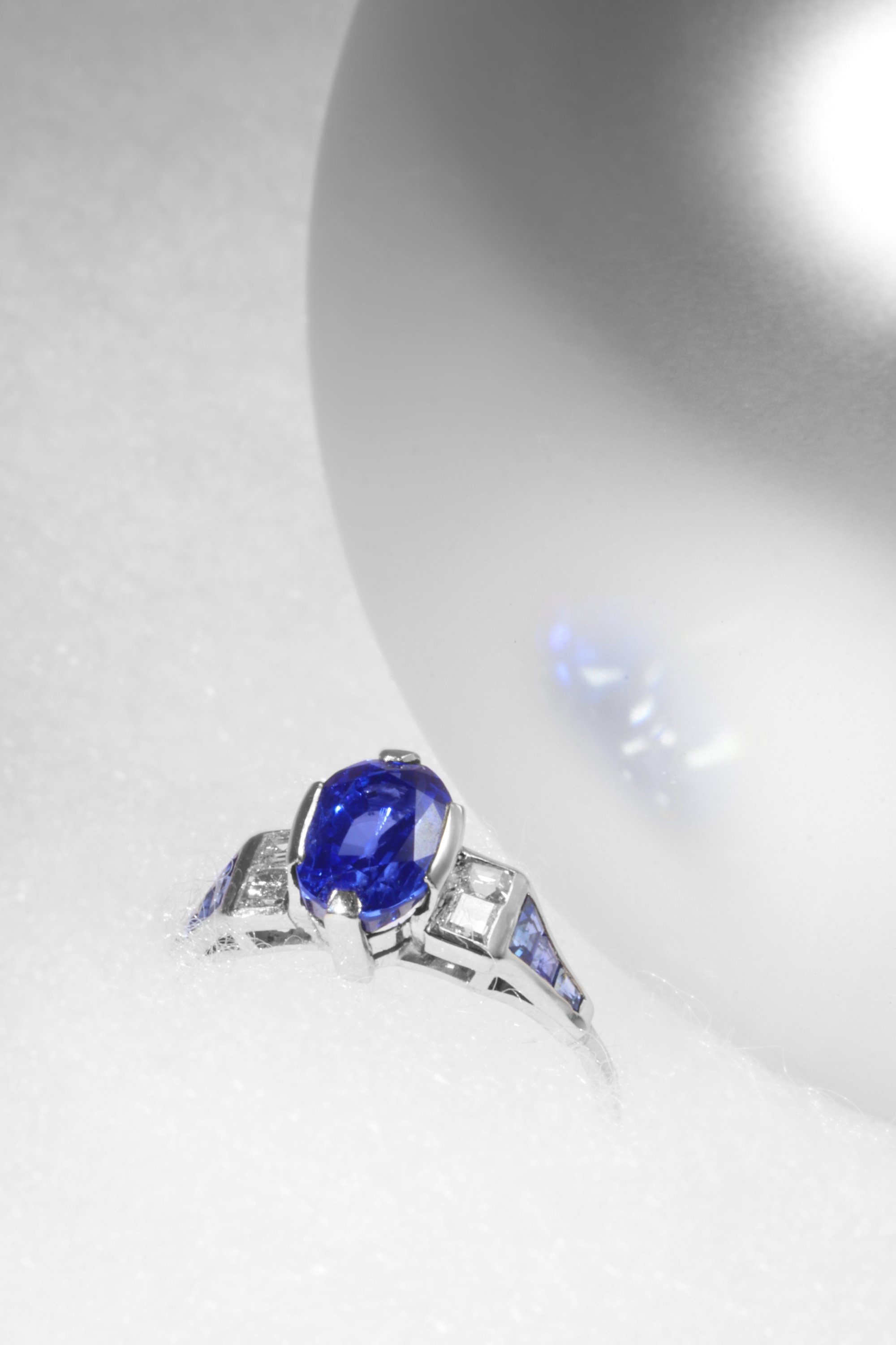 Click the picture to find out more about this timeless elegance: A Vintage Fifties Sapphire Ring