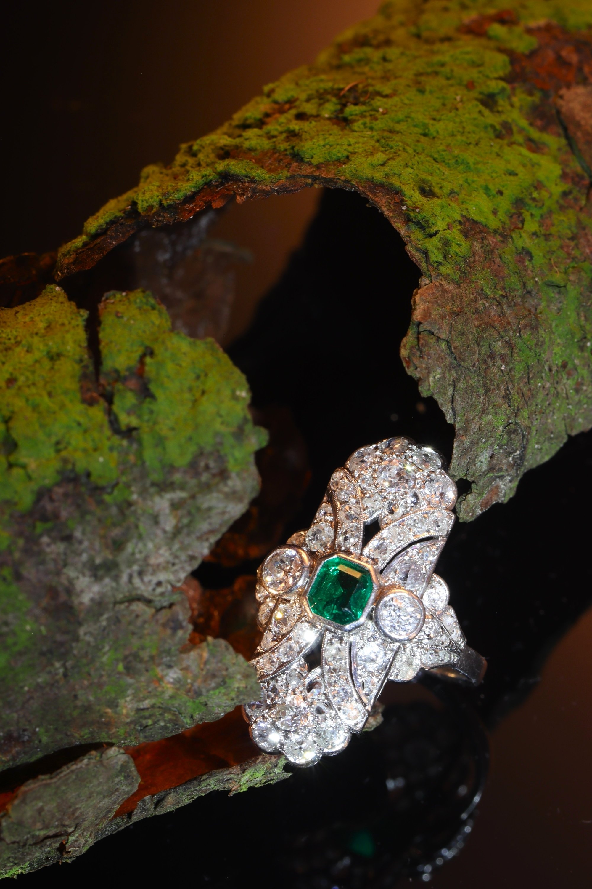 Click the picture to see of this Antique Art Deco diamond engagement ring with stunning emerald